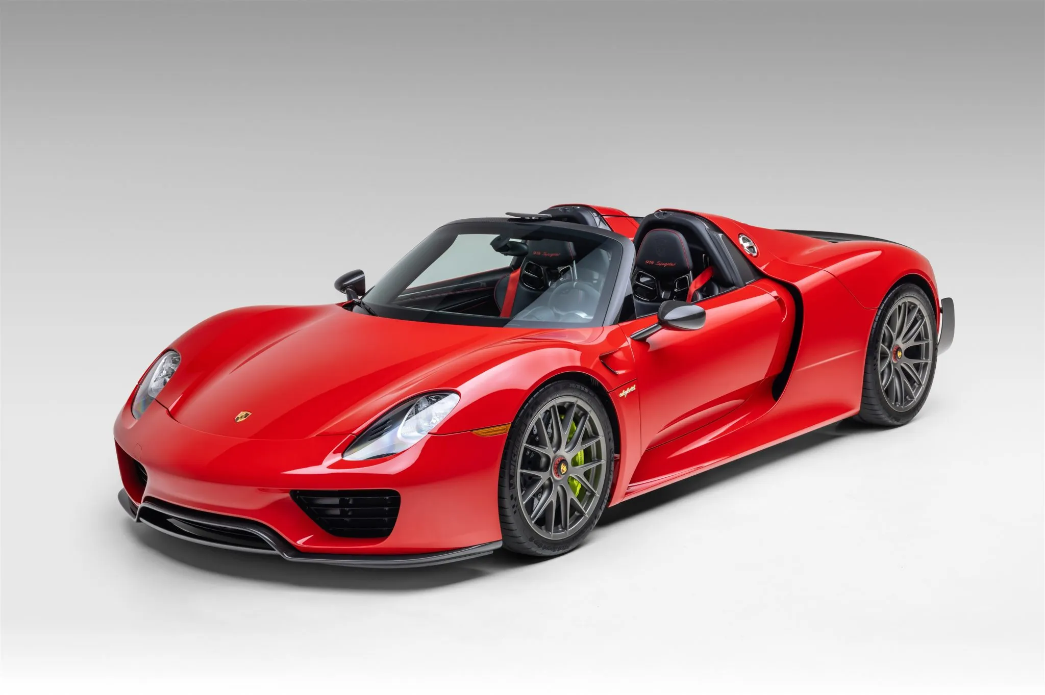 2k-Mile 2015 Porsche 918 Spyder Weissach Package — comparable sale photo