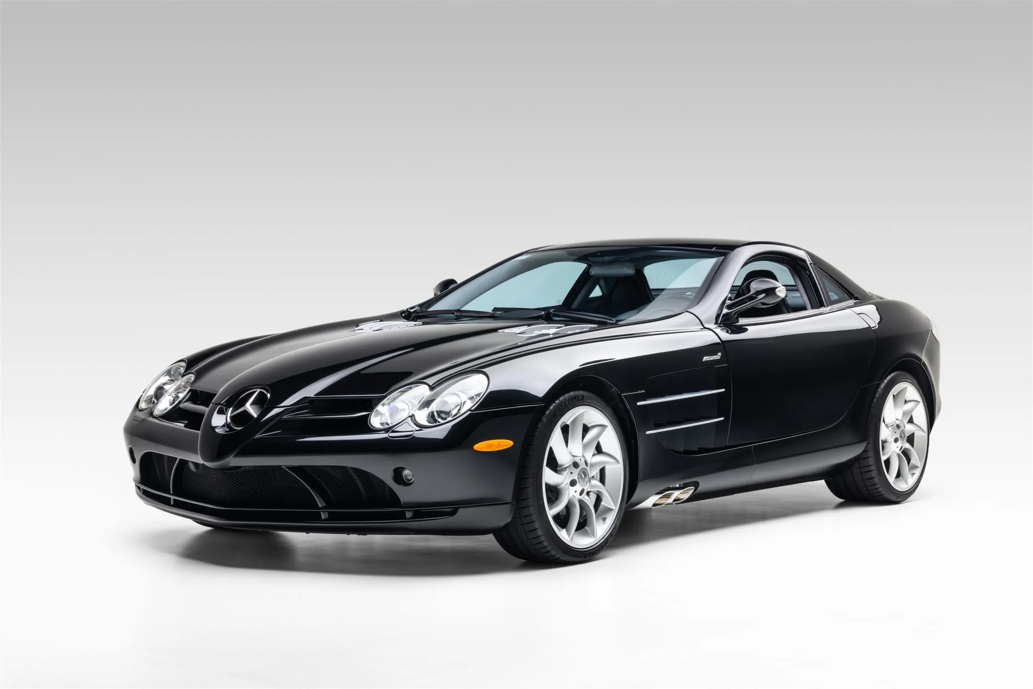 2005 Mercedes-Benz SLR McLaren — comparable sale photo
