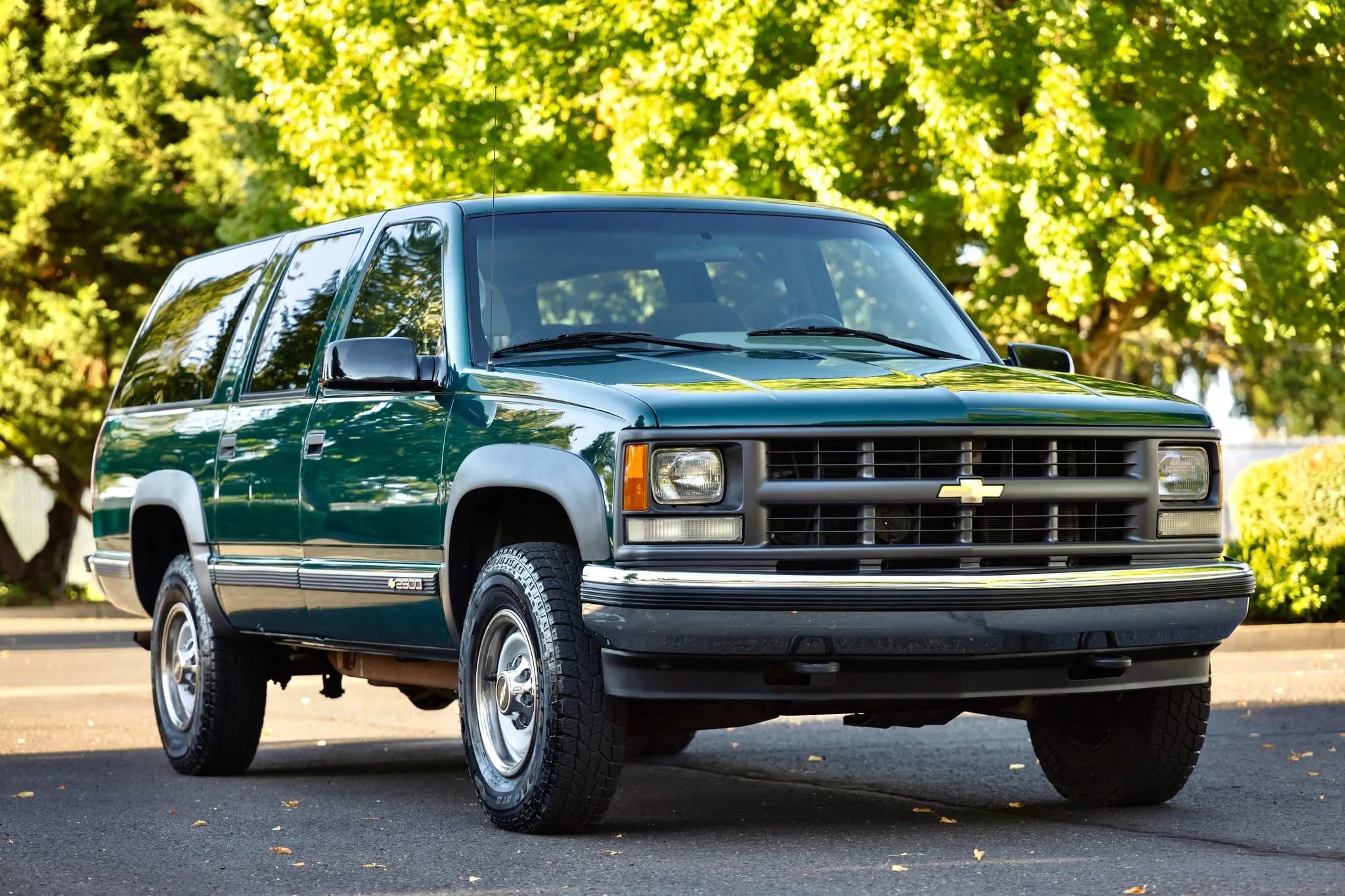1995 Chevrolet K2500 Suburban LS 7.4L 4×4 — comparable sale photo