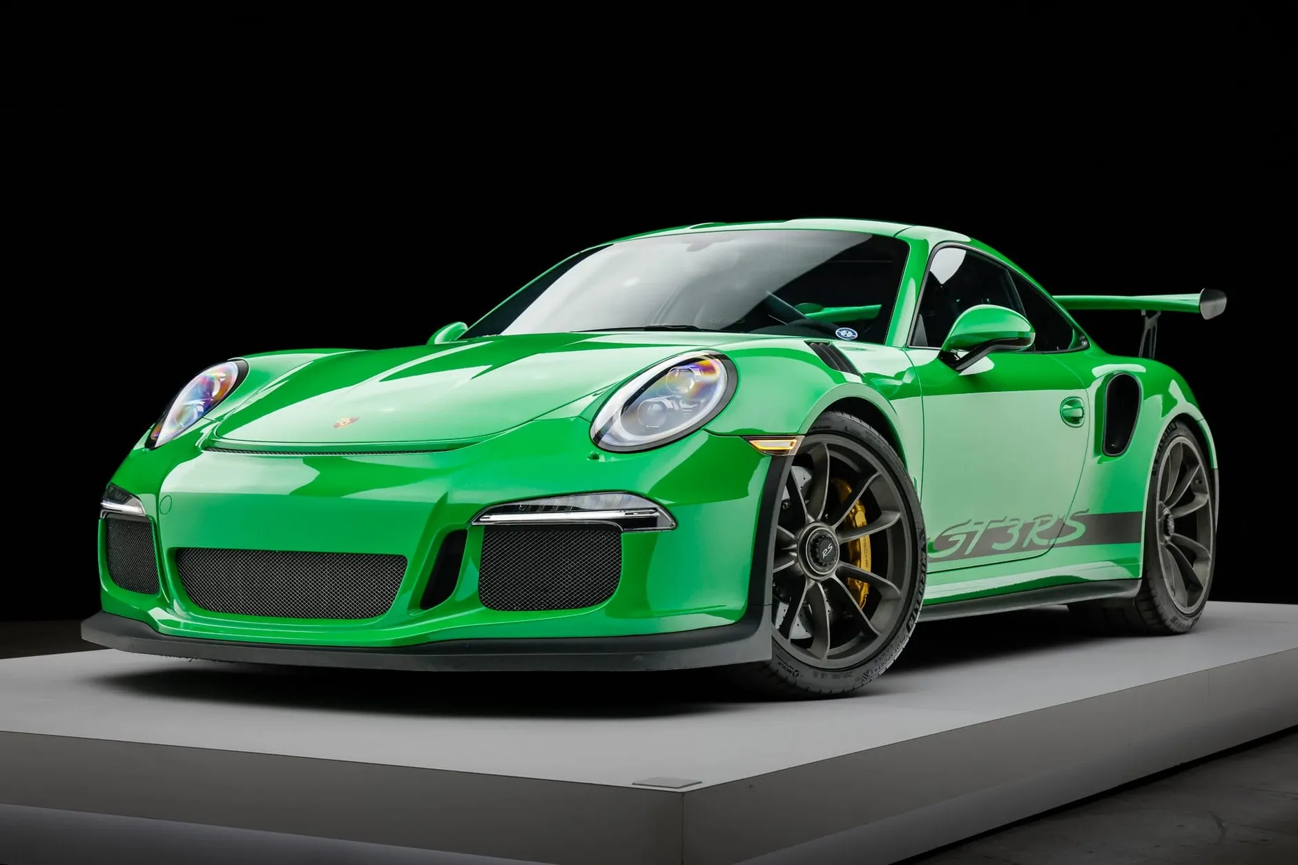 15k-Mile Viper Green 2016 Porsche 911 GT3 RS — comparable sale photo