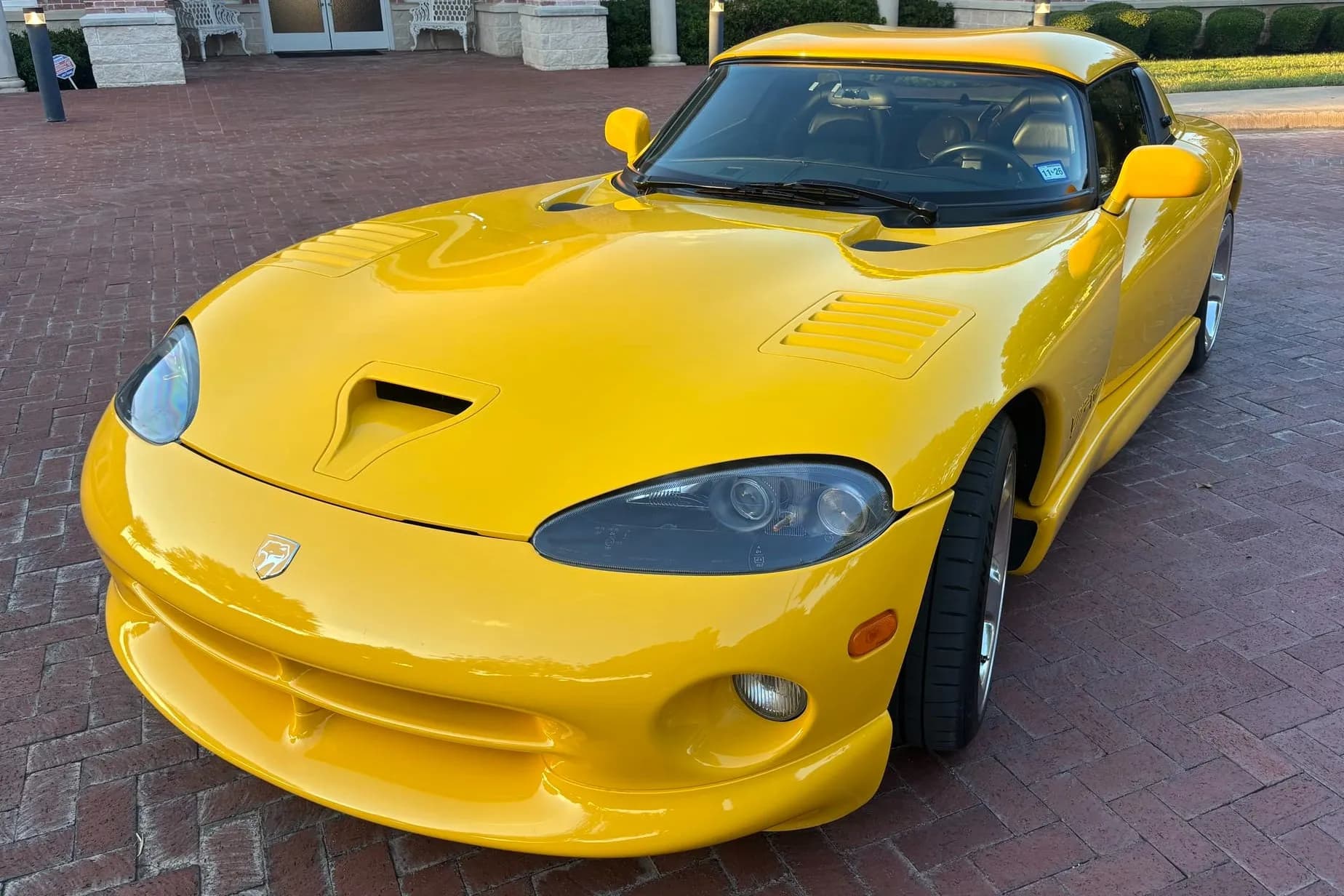 16k-Mile 2001 Dodge Viper RT/10 — comparable sale photo