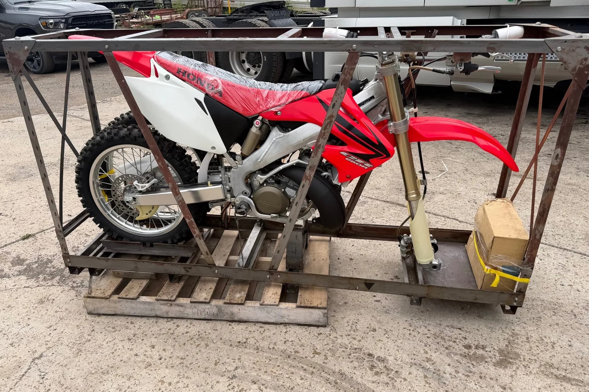 No Reserve: 2007 Honda CR250R in Crate